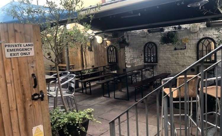 Thirsty Pig garden 2024