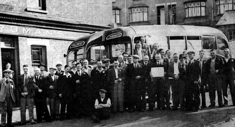 Brickmakers Arms outing 1946