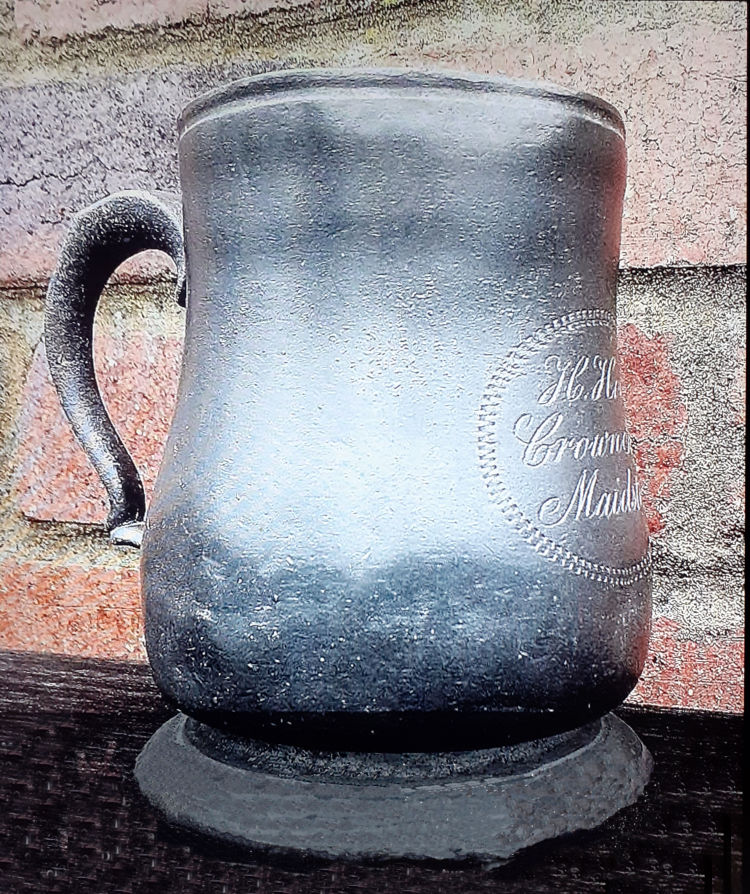 Crown pewter mug 1720
