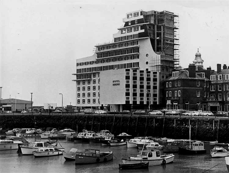 Grand Burstin Hotel 1974