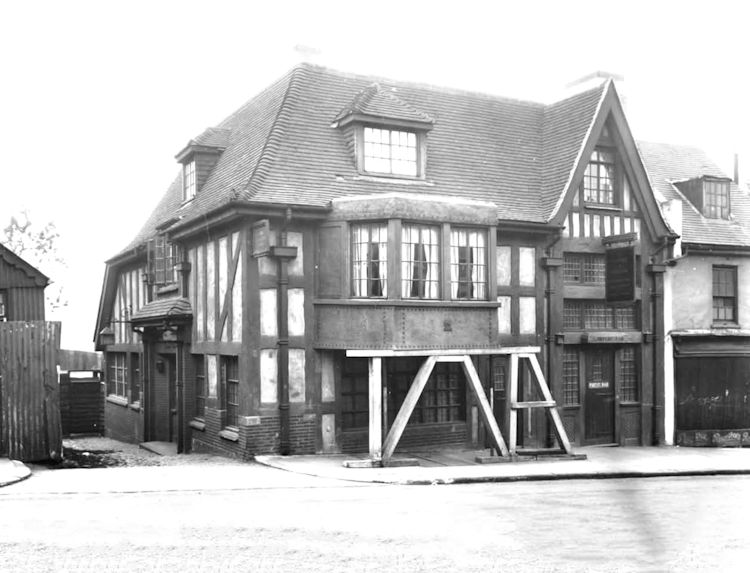 Horse and Groom 1943