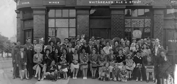 London Tavern group outing 1949