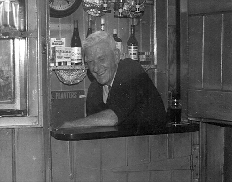 Mile Oak licensee Len Sloman pre 1980