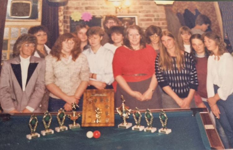 Queens Head ladies pool team