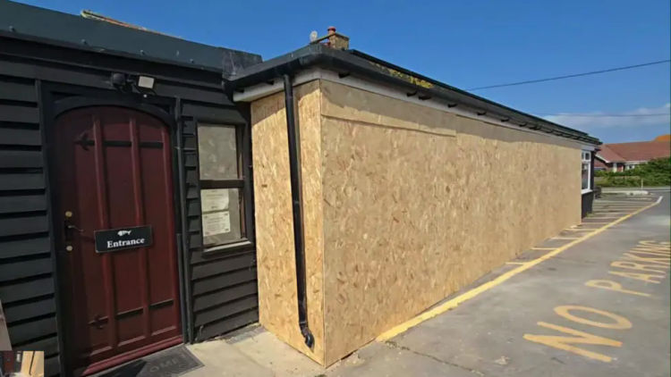 Pilot Inn boarded 2025