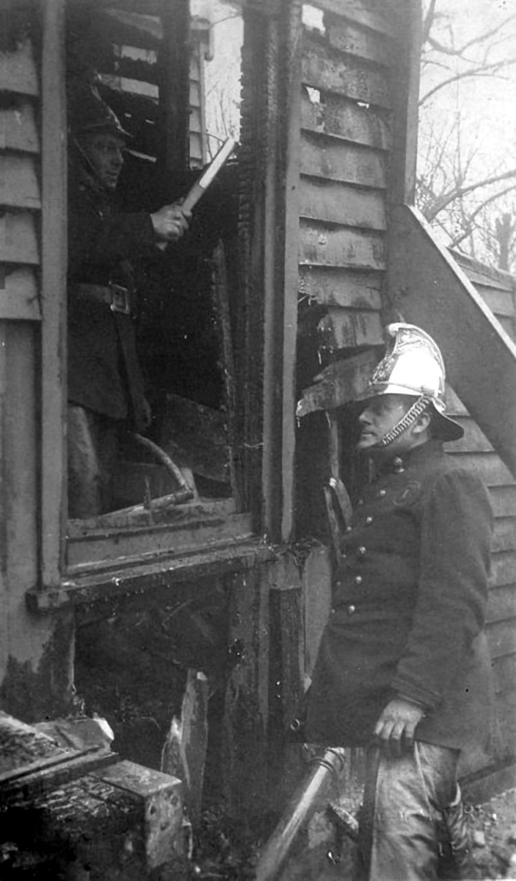 Rose in Blom fire 1932