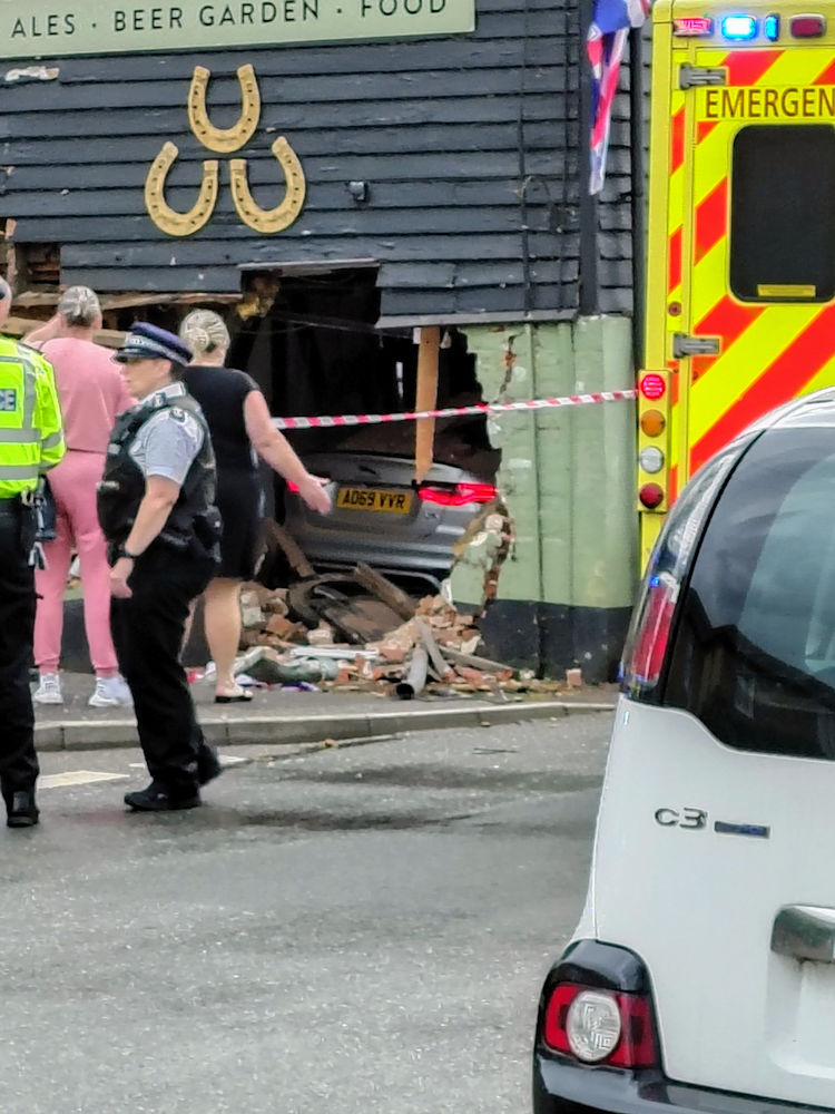 Three Horse shoes crash 2025