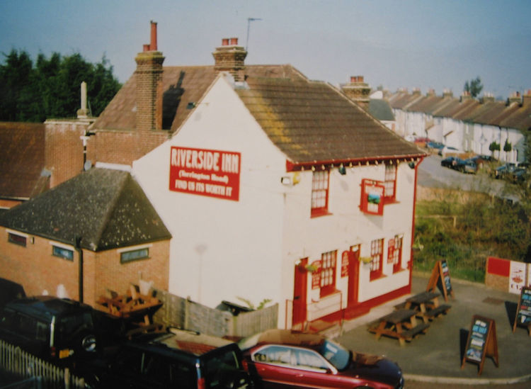 Riverside Inn 2003