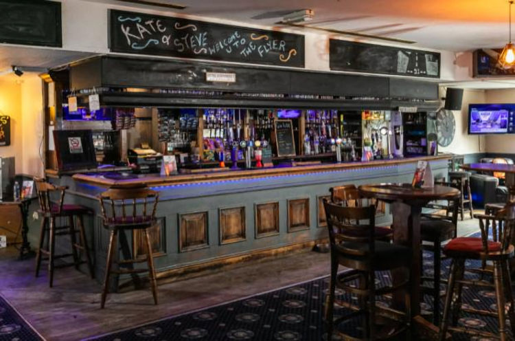 Flying Machine bar 2025