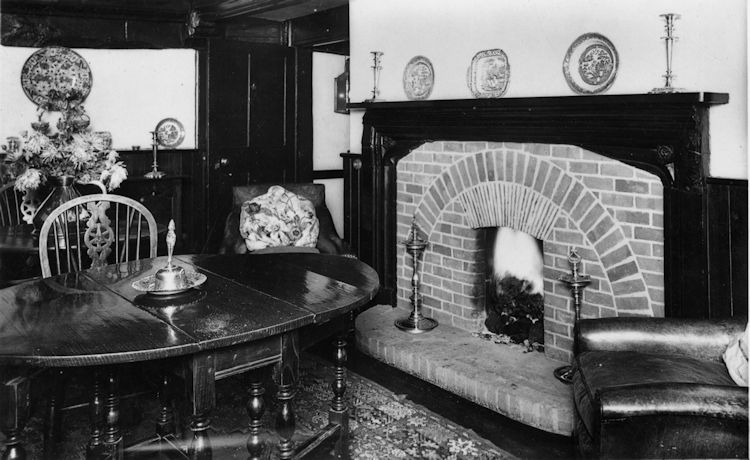 George and Dragon dining room