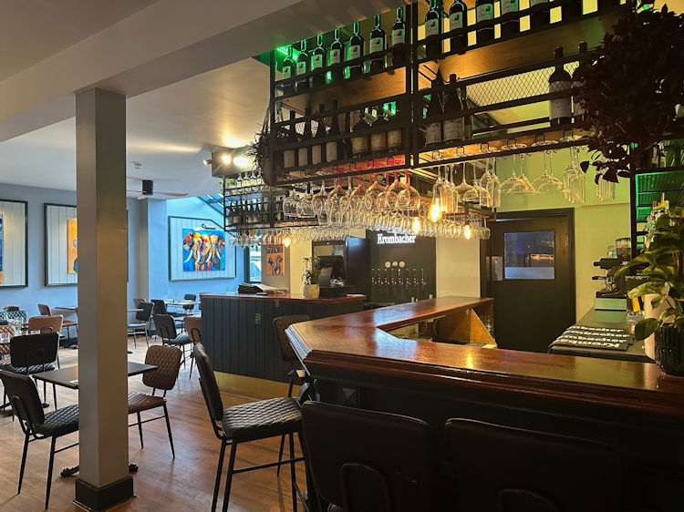 Lazy Elephant bar 2026