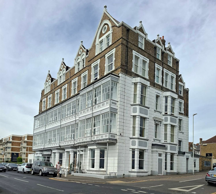 San Clue Hotel