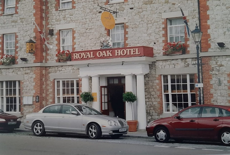 Royal Oak Hotel 2000