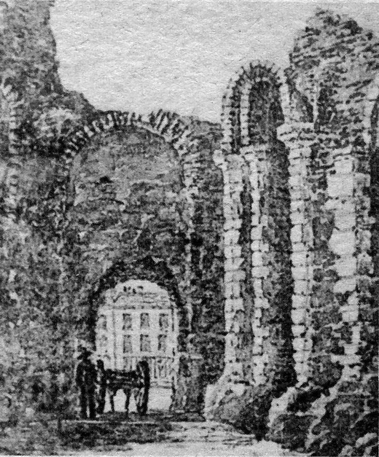 St Martin le Grand ruins