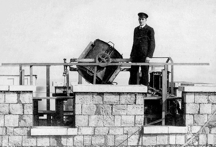 Searchlight on Dover Castle WW1