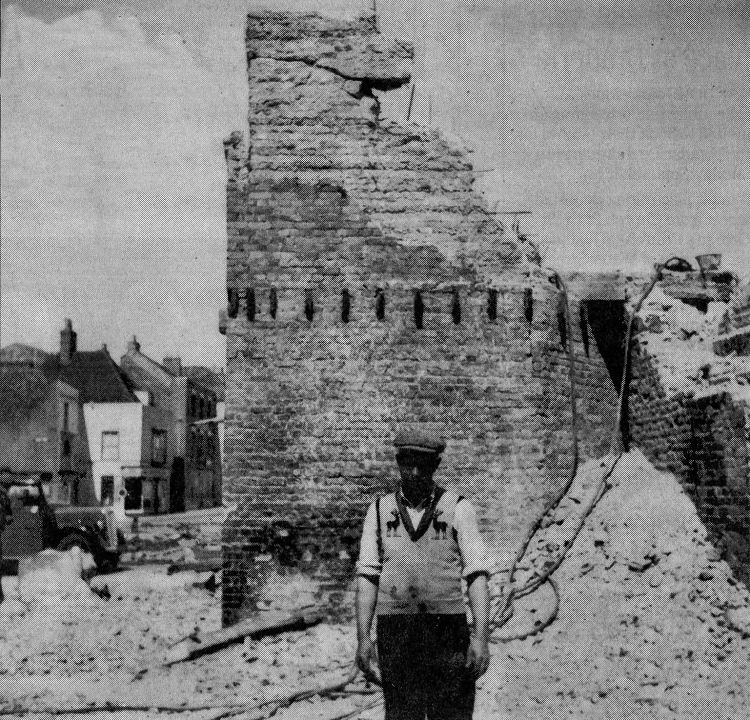 Beach Hotel demolition 1952