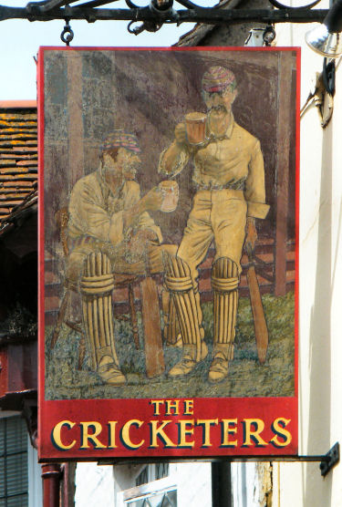 Cricketers sign