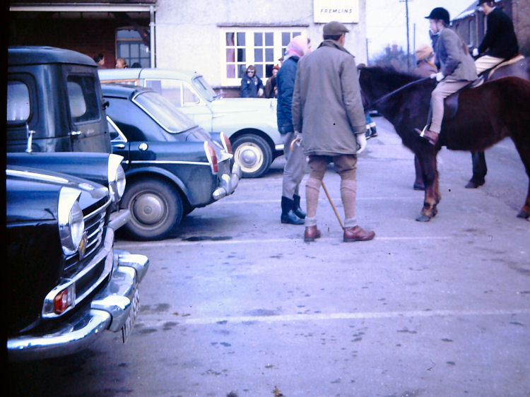 Ivy House Hunt Apr 1965