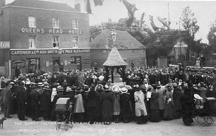 Queen's Head and Fountain 1909