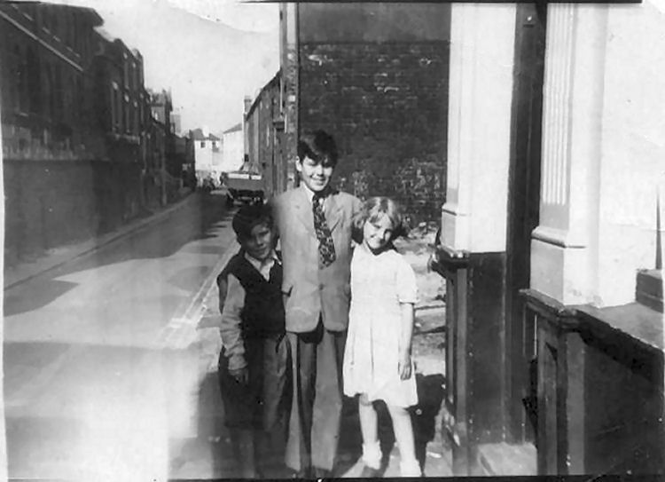 Outside the new Inn circa 1950